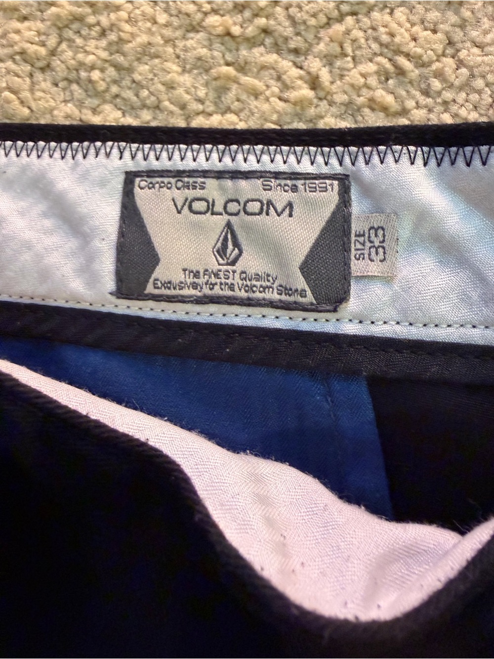 Volcom Black Classic Chino Shorts - Size 33 - Picture 3 of 4